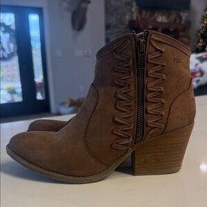 Musse & Cloud Brown Ankle Booties